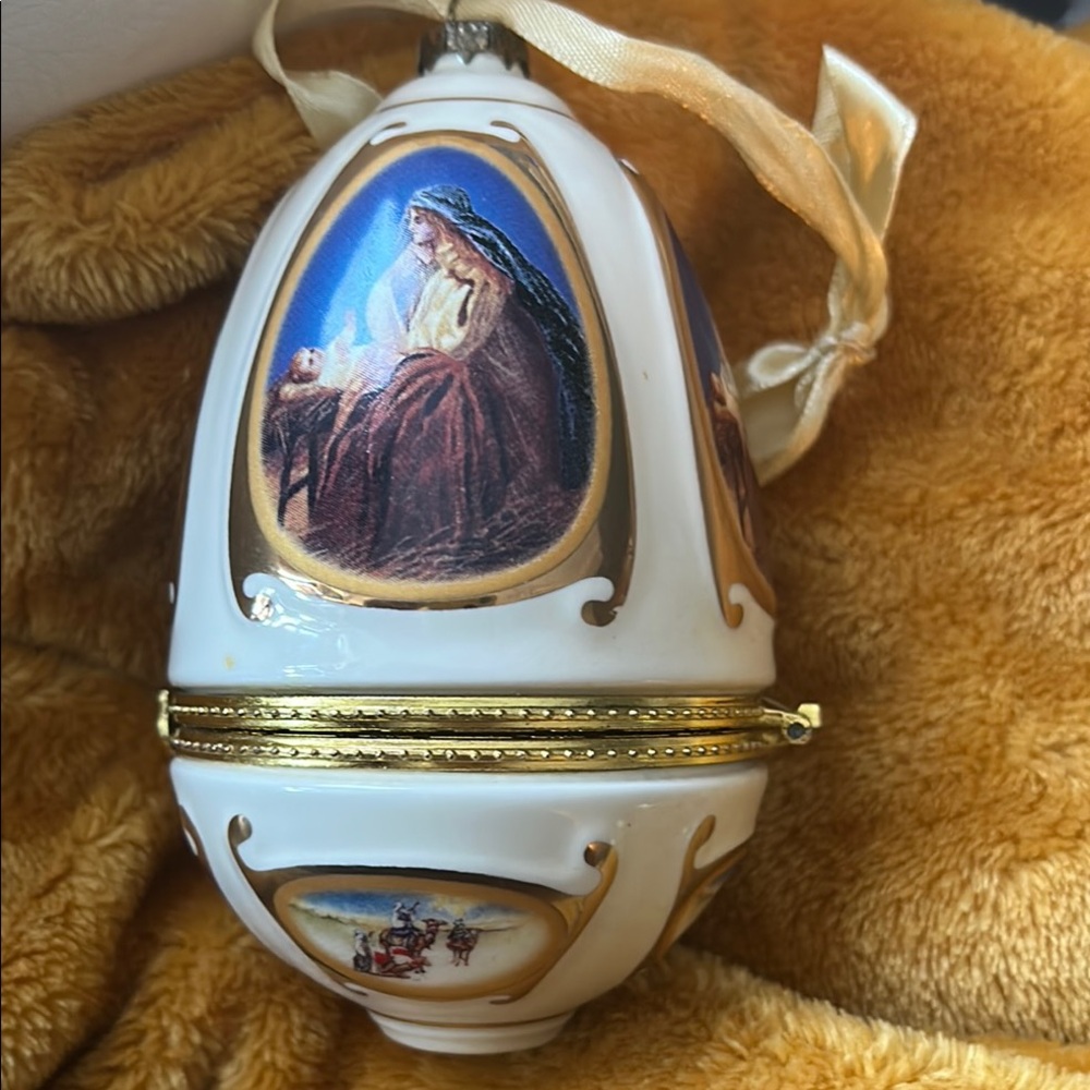 Decorative Egg Ornament with Nativity Scene